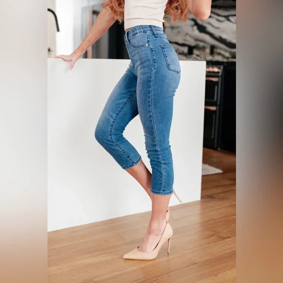NWT Judy Blue High Rise Cool Denim Pull On Capri Jeans - Picture 6 of 15